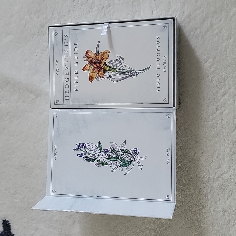 Hedgewitch Botanical Oracle - Picture 2 of 10